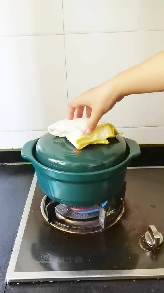 砂鍋 顏值與實(shí)力兼?zhèn)涞膹N房網(wǎng)紅，如何選對(duì)耐住冰火考驗(yàn)的好廚具？